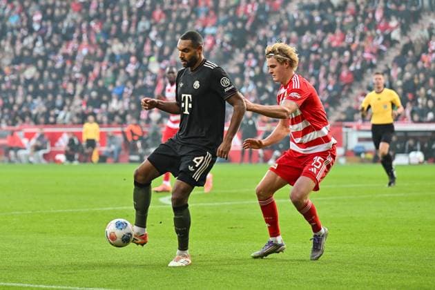 Bundesliga 1 FC Union Berlin FC Bayern Munich 08 11 2025 Berlin, GERMANY 8 NOVEMBER in duel Jonathan TAH FC Bayern Munich 4 and Tom ROTHE Union Berlin 15 during the Bundesliga match between 1 FC Union Berlin and FC Bayern Munich on matchday 10 at Stadion an der alten Försterei on November 8, 2025 in Berlin, Germany DFL REGULATIONS PROHIBIT ANY USE OF PHOTOGRAPHS AS IMAGE SEQUENCES AND OR QUASI VIDEO Copyright: xBEAUTIFULxSPORTS Goldbergx