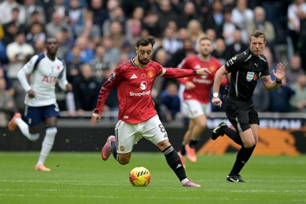 Spurs vs Man Utd, Premier League Bruno Fernandes of Manchester United, ManU during the Spurs vs Man Utd, Premier League match at the Tottenham Hotspur Stadium London. London Tottenham Hotspur Stadium UK Copyright: xMartinxDaltonx Spurs_vs_ManUtd_081125_MD_056