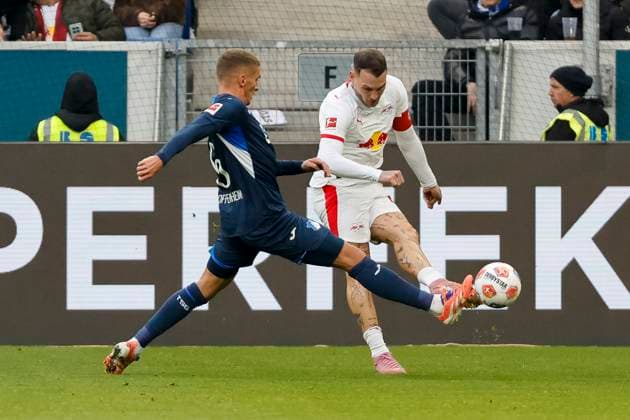 Grischa Prömel, Promel TSG Hoffenheim, 06 and David Raum RB Leipzig, 22 in duel , Germany, Football, 1 Bundesliga, Matchday 10, 2025 2026, TSG Hoffenheim vs RB Leipzig, 08 11 2025, PreZero Arena, Sinsheim, Germany Sinsheim PreZero Arena Baden Württemberg Germany Copyright: xGrantxHubbsx