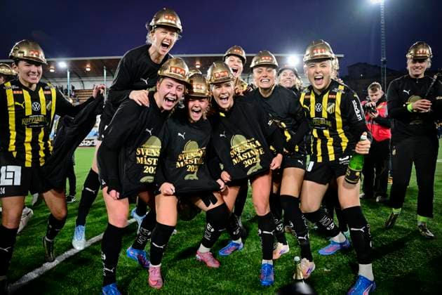 STOCKHOLM, SWEDEN 20251108 Häcken celebrates its Swedish Championship gold after Saturday s women s football match between Djurgarden and BK Häcken FF which ended 0 2 at Kristinebergs IP 1 STOCKHOLM SWEDEN x10030x  Copyright: xJonasxEkströmer TTx THE LADY S SWEDISH GARDEN-HECKEN