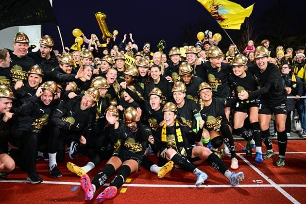 STOCKHOLM, SWEDEN 20251108 Häcken celebrates its Swedish Championship gold after Saturday s women s football match between Djurgarden and BK Häcken FF which ended 0 2 at Kristinebergs IP 1 STOCKHOLM SWEDEN x10030x  Copyright: xJonasxEkströmer TTx THE LADY S SWEDISH GARDEN-HECKEN