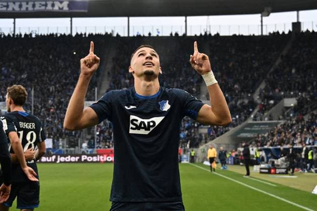 08 11 2025, xsltx, Fußball 1 Bundesliga, TSG 1899 Hoffenheim RB Leipzig v l Torjubel nach dem Tor zum celebrating the goal celebrate 2 1 durch Tim Lemperle 1899 Hoffenheim DFL DFB REGULATIONS PROHIBIT ANY USE OF PHOTOGRAPHS as IMAGE SEQUENCES and or QUASI VIDEO Sinsheim