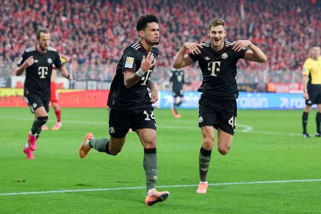 Luis Diaz (FC Bayern Muenchen) bejubelt seinen Treffer zum 1:1 mit Josip Stanisic (FC Bayern Muenchen), Bundesliga, 1. FC Union Berlin v FC Bayern München, Stadion An der Alten Försterei am 08. November 2025 in Berlin, Deutschland. (Foto von Marco Steinbrenner DeFodi Images) Luis Diaz (FC Bayern Muenchen) celebrates after scoring his teams first goal with Josip Stanisic (FC Bayern Muenchen), Bundesliga, 1. FC Union Berlin v FC Bayern München, Stadion An der Alten Försterei, November 8, 2025 in Berlin, Germany. (Photo by Marco Steinbrenner DeFodi Images) DFL regulations prohibit any use of photographs as image sequences and or quasi-video. Luis Diaz FC Bayern Muenchen celebrates scoring his teams first goal with Josip Stanisic FC Bayern Muenchen , Bundesliga, 1 FC Union Berlin v FC Bayern München, Stadion An der Alten Försterei, November 8, 2025 in Berlin, Germany Photo by Marco Steinbrenner DeFodi Images Luis Diaz FC Bayern Muenchen celebrates after scoring his teams first goal with Josip Stanisic FC Bayern Muenchen , Bundesliga, 1 FC Union Berlin v FC Bayern München, Stadion An der Alten Försterei, November 8, 2025 in Berlin, Germany Photo by Marco Steinbrenner DeFodi Images DFL regulations prohibit any use of photographs as image sequences and or quasi video