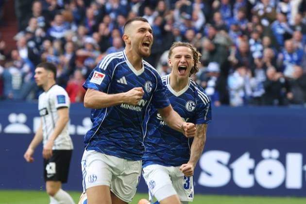 Goal celebration for 1 0 for Schalke 04 by Hasan Kurucay FC Schalke 04 GER, FC Schalke 04 vs SV Elversberg, Football, 2 Liga, Matchday 12, Season 2025 2026, 08 11 2025 DFL REGULATIONS PROHIBIT ANY USE OF PHOTOGRAPHS AS IMAGE SEQUENCES AND OR QUASI VIDEO GER, FC Schalke 04 vs SV Elversberg, Football, 2 Liga, Matchday 12, Season 2025 2026, 08 11 2025 Gelsenkirchen Copyright: xEibner-Pressefoto FrankxZeisingx EP_FZG