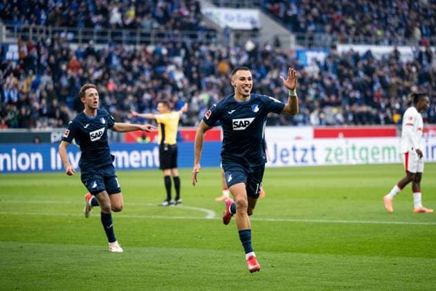 Tim Lemperle TSG Hoffenheim, 19 celebrates the goal for 2 1, GER, TSG 1899 Hoffenheim vs RB Leipzig, Soccer Bundesliga, Matchday 10, Season 2025 2026, 07 11 2025 DFB DFL regulations prohibit any use of photographs as image sequences and or quasi video GER, TSG 1899 Hoffenheim vs RB Leipzig, Soccer Bundesliga, Matchday 10, Season 2025 2026, 07 11 2025 Sinsheim Copyright: xEibner-Pressefoto Memmlerx EP_MMR