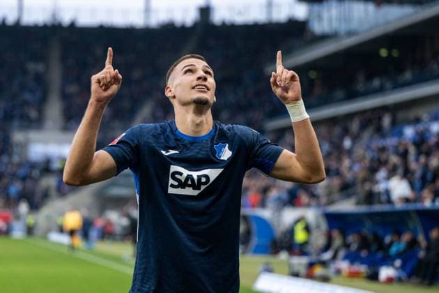 Tim Lemperle TSG Hoffenheim, 19 celebrates the goal for 2 1, GER, TSG 1899 Hoffenheim vs RB Leipzig, Soccer Bundesliga, Matchday 10, Season 2025 2026, 07 11 2025 DFB DFL regulations prohibit any use of photographs as image sequences and or quasi video GER, TSG 1899 Hoffenheim vs RB Leipzig, Soccer Bundesliga, Matchday 10, Season 2025 2026, 07 11 2025 Sinsheim Copyright: xEibner-Pressefoto Memmlerx EP_MMR