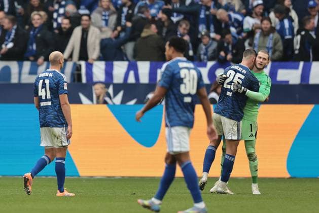 The players of FC Schalke 04 are happy about the 1 0 victory in the match of the 2 Bundesliga season 2025 26 FC Schalke 04 SV 07 Elversberg Copyright Thomas Pakusch Copyright: Thomas Pakusch