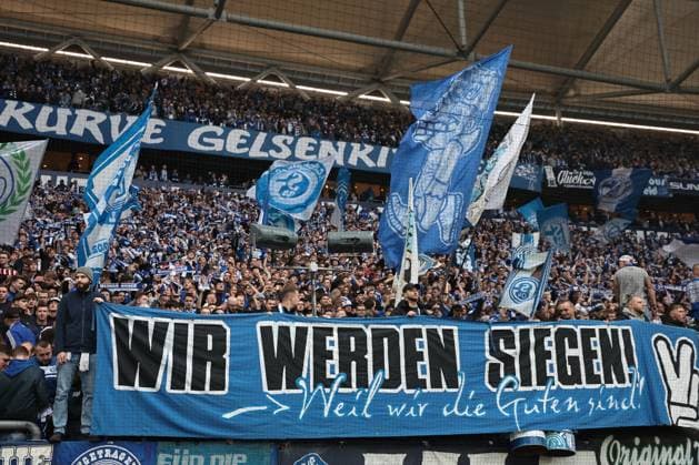 The players of FC Schalke 04 are happy about the 1 0 victory in the match of the 2 Bundesliga season 2025 26 FC Schalke 04 SV 07 Elversberg Copyright Thomas Pakusch Copyright: Thomas Pakusch