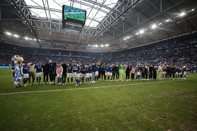 The players of FC Schalke 04 are happy about the 1 0 victory in the match of the 2 Bundesliga season 2025 26 FC Schalke 04 SV 07 Elversberg Copyright Thomas Pakusch Copyright: Thomas Pakusch