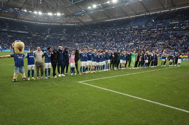 The players of FC Schalke 04 are happy about the 1 0 victory in the match of the 2 Bundesliga season 2025 26 FC Schalke 04 SV 07 Elversberg Copyright Thomas Pakusch Copyright: Thomas Pakusch