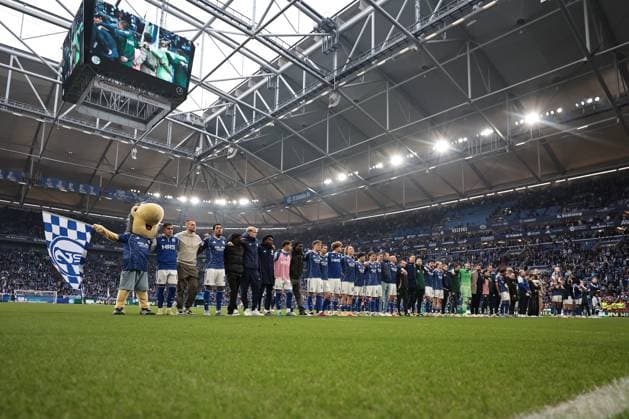 The players of FC Schalke 04 are happy about the 1 0 victory in the match of the 2 Bundesliga season 2025 26 FC Schalke 04 SV 07 Elversberg Copyright Thomas Pakusch Copyright: Thomas Pakusch