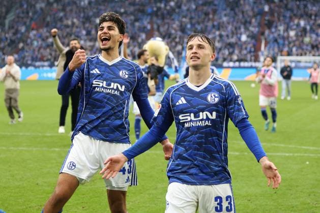 The players of FC Schalke 04 are happy about the 1 0 victory in the match of the 2 Bundesliga season 2025 26 FC Schalke 04 SV 07 Elversberg Copyright Thomas Pakusch Copyright: Thomas Pakusch