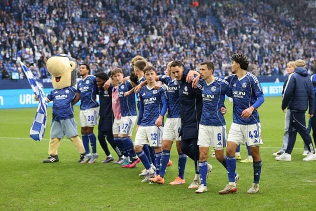 The players of FC Schalke 04 are happy about the 1 0 victory in the match of the 2 Bundesliga season 2025 26 FC Schalke 04 SV 07 Elversberg Copyright Thomas Pakusch Copyright: Thomas Pakusch