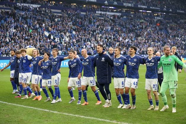 The players of FC Schalke 04 are happy about the 1 0 victory in the match of the 2 Bundesliga season 2025 26 FC Schalke 04 SV 07 Elversberg Copyright Thomas Pakusch Copyright: Thomas Pakusch