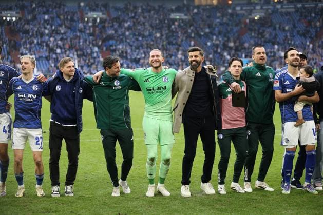 The players of FC Schalke 04 are happy about the 1 0 victory in the match of the 2 Bundesliga season 2025 26 FC Schalke 04 SV 07 Elversberg Copyright Thomas Pakusch Copyright: Thomas Pakusch
