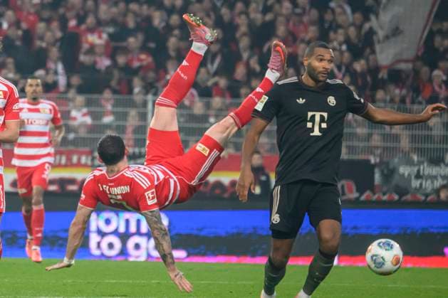f l t r Oliver Burke 1 FC Union , in the 1 Bundesliga match, 1 FC Union Berlin vs FC Bayern Munich, Bundesliga, soccer, DFB, 2025 2026 season, at the Alte Foersterei stadium, in the match of the first Bundesliga match, 1 FC Union Berlin vs FC Bayern Munich, Bundesliga, soccer, DFB, 2025 2026 season, at the Alte Försterei stadium, DFB DFL REGULATIONS PROHIBIT ANY USE OF PHOTOGRAPHS AS IMAGE SEQUENCES AND OR QUASI VIDEO, 08 11 25, Copyright: HMBxMedia UwexKoch