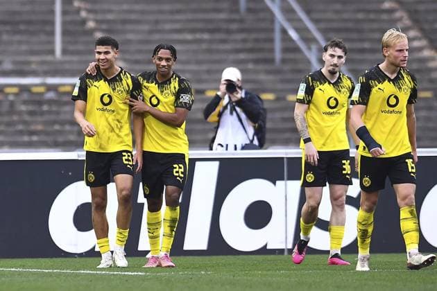 Borussia Dortmund U23 Schalke 04 U23 FOR EDITORIAL PURPOSES ONLY EDITORIAL USE ONLY p Football Regionalliga West 15 Matchday Borussia Dortmund U23 Schalke 04 U23 on 08 11 2025 at Stadion Rote Erde in Dortmund Jordi Leander Paulina Borussia Dortmund U23 , left after his goal for 2 1 Germany North Rhine Westphalia Dortmund Copyright ThorstenxTillmann Copyright: ThorstenxTillmann doc836au5gxa07158377f5 ,EDITORIAL USE ONLY Copyright: ThorstenxTillmann
