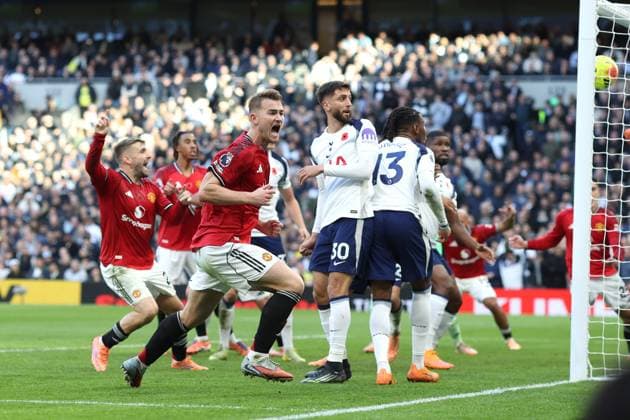 Tottenham gegen Man Utd 08. November 2025, London Premier League Fußball Tottenham Hotspur gegen Manchester United Matthijs de Ligt von Manchester United feiert den Ausgleichstreffer in der Nachspielzeit zum 2  Copyright: xCharlottexWilsonx xOffsidexOffside