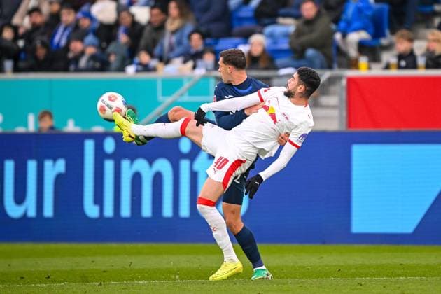 Robin HranaÄ (1899 Hoffenheim) und Romulo Cardoso (RB Leipzig) im Zweikampf waehrend des spiels der Bundesliga zwischen TSG Hoffenheim und RB Leipzig, PreZero Arena am 08. November 2025 in Sinsheim, Deutschland. (Foto von Harry Langer DeFodi Images) +++ Robin HranaÄ (1899 Hoffenheim) und Romulo Cardoso (RB Leipzig) battle for the ball during the Bundesliga match between TSG Hoffenheim and RB Leipzig at PreZero Arena on November 8, 2025 in Sinsheim, Germany. (Photo by Harry Langer DeFodi Images) DFL regulations prohibit any use of photographs as image sequences and or quasi-video. (Photo by Harry Langer DeFodi Images) DFL regulations prohibit any use of photographs as image sequences and or quasi-video. Robin HranaÄ 1899 Hoffenheim and Romulo Cardoso RB Leipzig in a duel during the Bundesliga match between TSG Hoffenheim and RB Leipzig, PreZero Arena on November 08, 2025 in Sinsheim, Germany Photo by Harry Langer DeFodi Images Robin HranaÄ 1899 Hoffenheim and Romulo Cardoso RB Leipzig battle for the ball during the Bundesliga match between TSG Hoffenheim and RB Leipzig at PreZero Arena on November 8, 2025 in Sinsheim, Germany Photo by Harry Langer DeFodi Images DFL regulations prohibit any use of photographs as image sequences and or quasi video Photo by Harry Langer DeFodi Images DFL regulations prohibit any use of photographs as image sequences and or quasi video