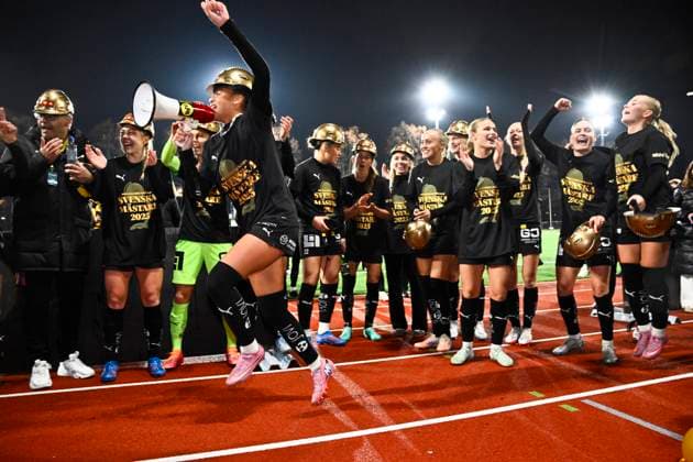 STOCKHOLM, SWEDEN 20251108 Häcken celebrates its Swedish Championship gold after Saturday s women s football match between Djurgarden and BK Häcken FF which ended 0 2 at Kristinebergs IP 1 STOCKHOLM SWEDEN x10030x  Copyright: xJonasxEkströmer TTx THE LADY S SWEDISH GARDEN-HECKEN