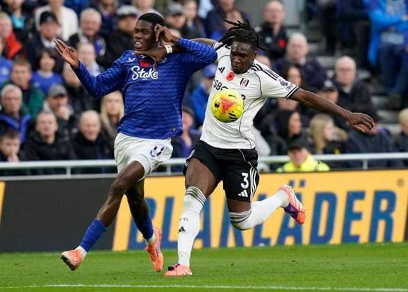 Liverpool, England, 8th November 2025. Calvin Bassey of Fulham (R) is challenged by Thierno Barry of Everton during the Everton vs Fulham Premier League match at Hill Dickinson Stadium, Liverpool. Picture credit should read: Andrew Yates Sportimage EDITORIAL USE ONLY. No use with unauthorised audio, video, data, fixture lists, club league logos or live services. Online in-match use limited to 120 images, no video emulation. No use in betting, games or single club league player publications. SPI_004_AY_EVERTON_FULHAM SPI-4273-0005
