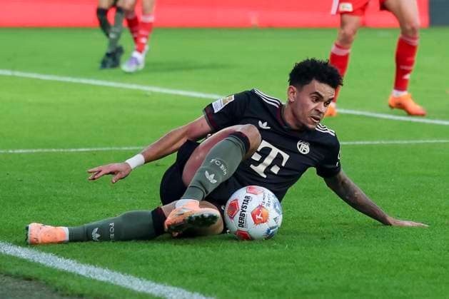 Luis Diaz (FC Bayern Muenchen) kontrolliert den Ball, Bundesliga, 1. FC Union Berlin v FC Bayern München, Stadion An der Alten Försterei am 08. November 2025 in Berlin, Deutschland. (Foto von Marco Steinbrenner DeFodi Images) Luis Diaz (FC Bayern Muenchen) controls the ball, Bundesliga, 1. FC Union Berlin v FC Bayern München, Stadion An der Alten Försterei, November 8, 2025 in Berlin, Germany. (Photo by Marco Steinbrenner DeFodi Images) DFL regulations prohibit any use of photographs as image sequences and or quasi-video. Luis Diaz FC Bayern Muenchen controls the ball, Bundesliga, 1 FC Union Berlin v FC Bayern München, Stadion An der Alten Försterei, November 8, 2025 in Berlin, Germany Photo by Marco Steinbrenner DeFodi Images Luis Diaz FC Bayern Muenchen controls the ball, Bundesliga, 1 FC Union Berlin v FC Bayern München, Stadion An der Alten Försterei, November 8, 2025 in Berlin, Germany Photo by Marco Steinbrenner DeFodi Images DFL regulations prohibit any use of photographs as image sequences and or quasi video