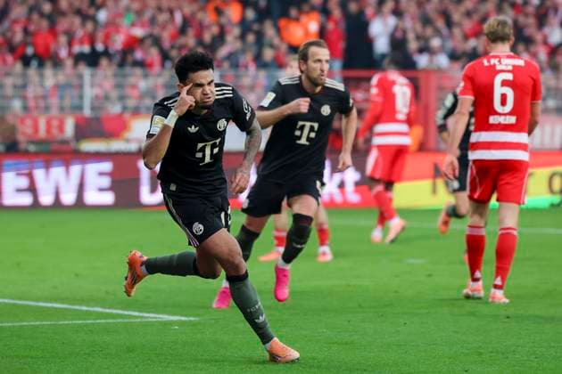 Luis Diaz (FC Bayern Muenchen) bejubelt seinen Treffer zum 1:1, Bundesliga, 1. FC Union Berlin v FC Bayern München, Stadion An der Alten Försterei am 08. November 2025 in Berlin, Deutschland. (Foto von Marco Steinbrenner DeFodi Images) Luis Diaz (FC Bayern Muenchen) celebrates after scoring his teams first goal, Bundesliga, 1. FC Union Berlin v FC Bayern München, Stadion An der Alten Försterei, November 8, 2025 in Berlin, Germany. (Photo by Marco Steinbrenner DeFodi Images) DFL regulations prohibit any use of photographs as image sequences and or quasi-video. Luis Diaz FC Bayern Muenchen celebrates his goal for 1 1, Bundesliga, 1 FC Union Berlin v FC Bayern München, Stadion An der Alten Försterei, November 8, 2025 in Berlin, Germany Photo by Marco Steinbrenner DeFodi Images Luis Diaz FC Bayern Muenchen celebrates after scoring his teams first goal, Bundesliga, 1 FC Union Berlin v FC Bayern München, Stadion An der Alten Försterei, November 8, 2025 in Berlin, Germany Photo by Marco Steinbrenner DeFodi Images DFL regulations prohibit any use of photographs as image sequences and or quasi video