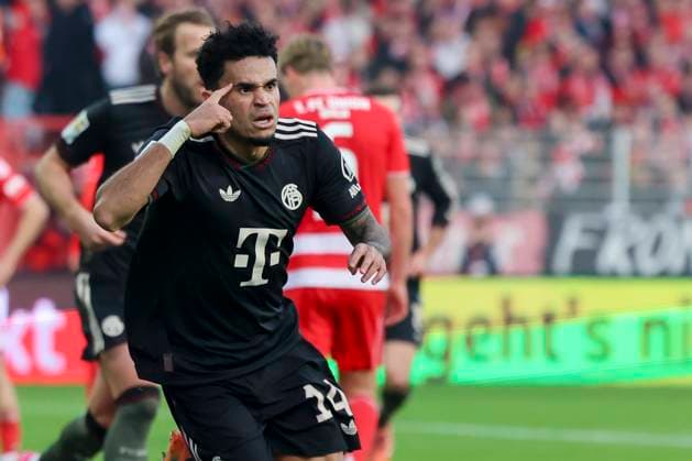 Luis Diaz (FC Bayern Muenchen) bejubelt seinen Treffer zum 1:1, Bundesliga, 1. FC Union Berlin v FC Bayern München, Stadion An der Alten Försterei am 08. November 2025 in Berlin, Deutschland. (Foto von Marco Steinbrenner DeFodi Images) Luis Diaz (FC Bayern Muenchen) celebrates after scoring his teams first goal, Bundesliga, 1. FC Union Berlin v FC Bayern München, Stadion An der Alten Försterei, November 8, 2025 in Berlin, Germany. (Photo by Marco Steinbrenner DeFodi Images) DFL regulations prohibit any use of photographs as image sequences and or quasi-video. Luis Diaz FC Bayern Muenchen celebrates his goal for 1 1, Bundesliga, 1 FC Union Berlin v FC Bayern München, Stadion An der Alten Försterei, November 8, 2025 in Berlin, Germany Photo by Marco Steinbrenner DeFodi Images Luis Diaz FC Bayern Muenchen celebrates after scoring his teams first goal, Bundesliga, 1 FC Union Berlin v FC Bayern München, Stadion An der Alten Försterei, November 8, 2025 in Berlin, Germany Photo by Marco Steinbrenner DeFodi Images DFL regulations prohibit any use of photographs as image sequences and or quasi video