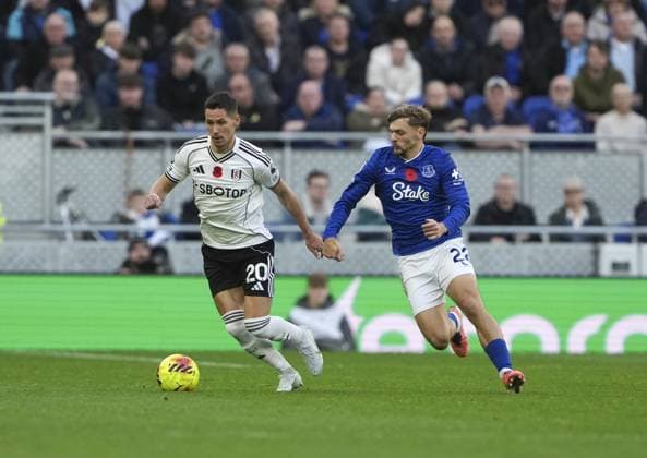 Sasa Lukic of Fulham and Kiernan Dewsbury-Hall of Everton Everton v Fulham, Premier League, Football, Hill Dickinson Stadium, Liverpool, UK - 08 Nov 2025Liverpool Hill Dickinson Stadium United Kingdom EDITORIAL USE ONLY No use with unauthorised audio, video, data, fixture lists, club league logos or live services. Online in-match use limited to 120 images, no video emulation. No use in betting, games or single club league player publications. Copyright: xJedxLeicester Shutterstockx 15701688ad