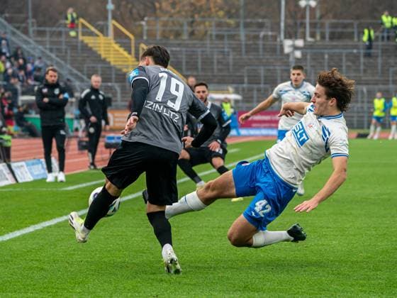 Benno Dietze FC Hansa Rostock, 42 rustic in duel with Jonathan Meier SSV Ulm 1846, 19 , GER, SSV Ulm 1846 vs FC Hansa Rostock, Football, 3 Liga, Season 2025 2026, 08 11 2025, DFB DFL regulations prohibit any use of photographs as image sequences and or quasi video GER, SSV Ulm 1846 vs FC Hansa Rostock, Football, 3 Liga, Season 2025 2026, 08 11 2025 Ulm Copyright: xMichaelxSchmidt Eibner-Pressefotx EP_MST