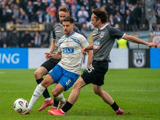 Marco Schuster FC Hansa Rostock, 05 in duel with Elias Loeder SSV Ulm 1846, 25 and Lucas Roeser SSV Ulm 1846, 09 , GER, SSV Ulm 1846 vs FC Hansa Rostock, Football, 3 Liga, Spielzeit 2025 2026, 08 11 2025, DFB DFL regulations prohibit any use of photographs as image sequences and or quasi video GER, SSV Ulm 1846 vs FC Hansa Rostock, Football, 3 Liga, Spielzeit 2025 2026, 08 11 2025 Ulm Copyright: xMichaelxSchmidt Eibner-Pressefotx EP_MST