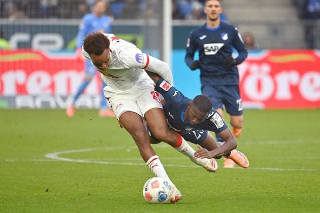 Assan QUEDRAOGO L , action,duel against Bazoumana TOURE 1899 Hoffenheim Football 1 Bundesliga Season 2025 2026, 10 Matchday, Matchday10 TSG 1899 Hoffenheim RB Leipzig on 08 11 2025 PreZero ARENA