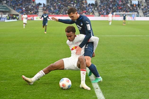 Robin HRANAC 1899 Hoffenheim , action,duel against Assan QUEDRAOGO L Soccer 1 Bundesliga season 2025 2026, 10 Matchday, Matchday10 TSG 1899 Hoffenheim RB Leipzig on 08 11 2025 PreZero ARENA