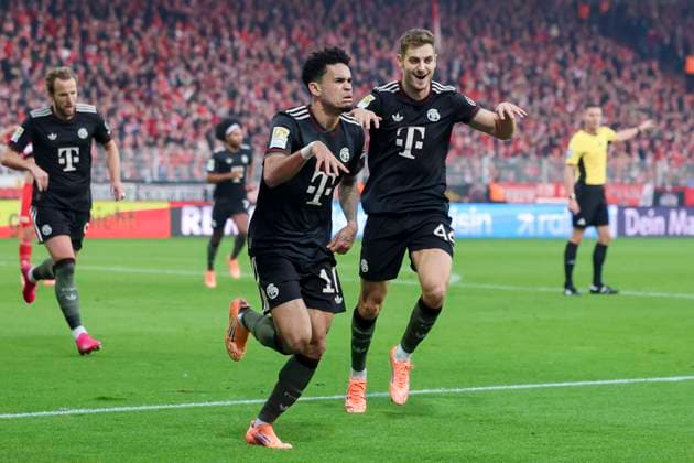 Luis Diaz (FC Bayern Muenchen) bejubelt seinen Treffer zum 1:1 mit Josip Stanisic (FC Bayern Muenchen), Bundesliga, 1. FC Union Berlin v FC Bayern München, Stadion An der Alten Försterei am 08. November 2025 in Berlin, Deutschland. (Foto von Marco Steinbrenner DeFodi Images) Luis Diaz (FC Bayern Muenchen) celebrates after scoring his teams first goal with Josip Stanisic (FC Bayern Muenchen), Bundesliga, 1. FC Union Berlin v FC Bayern München, Stadion An der Alten Försterei, November 8, 2025 in Berlin, Germany. (Photo by Marco Steinbrenner DeFodi Images) DFL regulations prohibit any use of photographs as image sequences and or quasi-video. Luis Diaz FC Bayern Muenchen celebrates scoring his teams first goal with Josip Stanisic FC Bayern Muenchen , Bundesliga, 1 FC Union Berlin v FC Bayern München, Stadion An der Alten Försterei, November 8, 2025 in Berlin, Germany Photo by Marco Steinbrenner DeFodi Images Luis Diaz FC Bayern Muenchen celebrates after scoring his teams first goal with Josip Stanisic FC Bayern Muenchen , Bundesliga, 1 FC Union Berlin v FC Bayern München, Stadion An der Alten Försterei, November 8, 2025 in Berlin, Germany Photo by Marco Steinbrenner DeFodi Images DFL regulations prohibit any use of photographs as image sequences and or quasi video