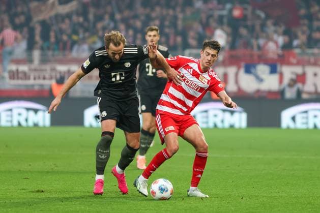 Janik Haberer 1 FC Union Berlin, 19 with Harry Kane FC Bayern Muenchen, 09 , GER, 1 FC Union Berlin vs FC Bayern Muenchen, Football, Bundesliga, Matchday 10, Season 2025 2026, 08 11 2025, DFL DFB REGULATIONS PROHIBIT ANY USE OF PHOTOGRAPHS as IMAGE SEQUENCES and or QUASI VIDEO, GER, 1 FC Union Berlin vs FC Bayern Muenchen, Football, Bundesliga, Matchday 10, Season 2025 2026, 08 11 2025 Berlin Copyright: xEibner-Pressefoto JennixMaulx EP_JML