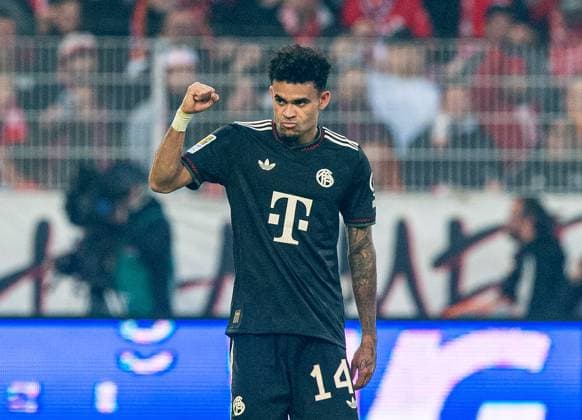 Soccer, Men, Season 2025 2026, 1 Bundesliga 10 Matchday , 1 FC Union Berlin FC Bayern Munich, Luis Diaz Bayern Munich , Cheering after goal to 1 1, 08 11 2025, Copyright: xSebastianxRäppold MatthiasxKochx