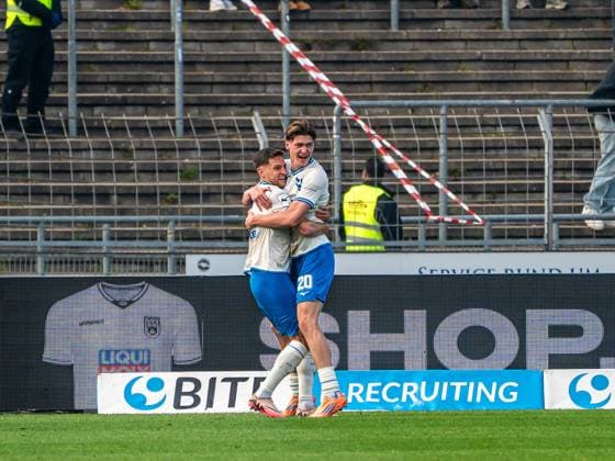 Marco Schuster FC Hansa Rostock, 05 and Ryan Naderi FC Hansa Rostock, 20 cheer after a goal, GER, SSV Ulm 1846 vs FC Hansa Rostock, Football, 3 Liga, Season 2025 2026, 08 11 2025, DFB DFL regulations prohibit any use of photographs as image sequences and or quasi video GER, SSV Ulm 1846 vs FC Hansa Rostock, Football, 3 Liga, Season 2025 2026, 08 11 2025 Ulm Copyright: xMichaelxSchmidt Eibner-Pressefotx EP_MST