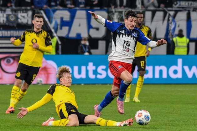 Giorgi Gocholeishvili HSV 24 Daniel Svensson BVB Germany , Hamburg , Volksparkstadion , Football , 1 Bundesliga , Hamburger SV Borussia Dortmund