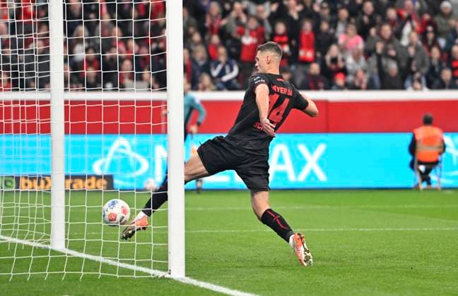 Patrik Schick Bayer Leverkusen scores the goal for 3 0, action, Soccer 1 Bundesliga,10 Matchday, Bayer 04 Leverkusen 1 FC Heidenheim, on 08 11 2025 in Leverkusen Germany DFL regulations prohibit any use of photographs as image sequences and or quasi video Â