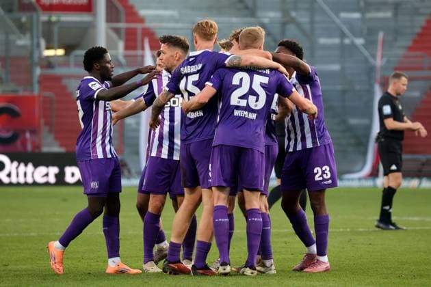 The Osnabrück players celebrate the victory Football 3 Liga 2025 2026 FC Energie Cottbus VfL Osnabrück