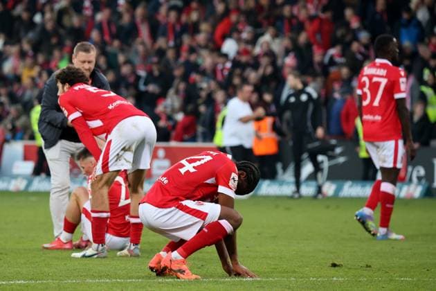 Disappointed Cottbus players after the defeat Football 3 Liga 2025 2026 FC Energie Cottbus VfL Osnabrück