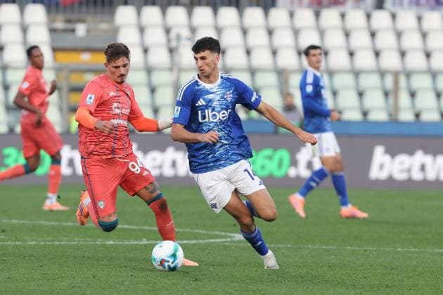 ComoÕs ComoÕs Jacobo Ramon during the Serie A soccer match between Como and Cagliari at the Giuseppe Sinigaglia stadium in Como, north Italy - November 8, 2025 - Soccer.  Copyright: xAntonioxSaiai LaPressex