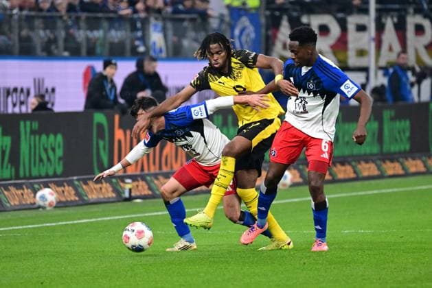 Soccer I Men I 1 Bundesliga l Hamburger SV Borussia Dortmund I 10 Matchday I Season 2025 2026 I HSV I 08 11 2025 I v l Capaldo Nicolas HSV , Chukwuemeka Carney Bor Dortmund , Lokonga Albert Sambi HSV , Sportplatz Volksparkstadion, Stellingen Hamburg Germany