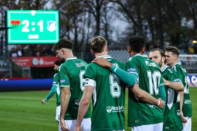 08 November 2025, Football, Men, Third League, 14 Matchday 3 League Season 2025 2026 FC Schweinfurt 05 TSG 1899 Hoffenheim II Schweinfurt celebrates first home win with 2 1 against Hoffenheim II Schweinfurt Riedel Bau Arena im Sachs Stadio Bayern Unterfranken Germany