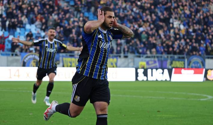 08 11 2025, Football, Men, 3 League, Season 2025 2026, 1 FC Saarbrücken TSV Havelse, Dominic Baumann 1 FC Saarbruecken celebrates his goal for 1 0 Saarbrücken Ludwigsparkstadion Saarland Germany EN Copyright: xFabianxKleerx