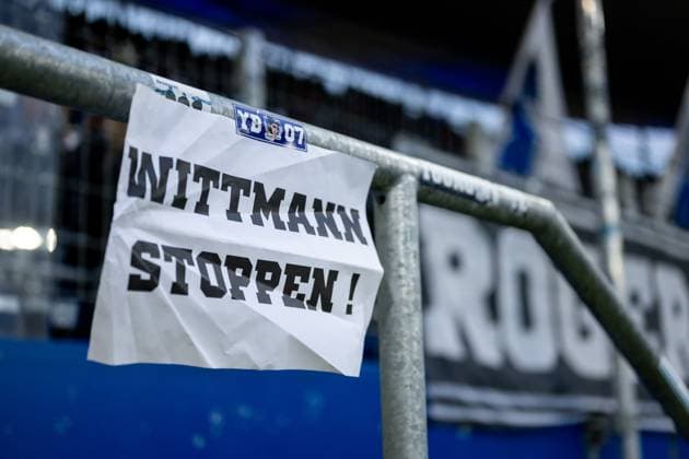 Sign Poster Wittmann stop As protest of the fans Ultras YB 07 Young Boys against player consultant Roger Wittmann, GER, TSG 1899 Hoffenheim vs RB Leipzig, Fussball Bundesliga, 10 Spieltag, Saison 2025 2026, 07 11 2025 DFB DFL regulations prohibit any use of photographs as image sequences and or quasi video GER, TSG 1899 Hoffenheim vs RB Leipzig, Fussball Bundesliga, 10 Spieltag, Saison 2025 2026, 07 11 2025 Sinsheim Copyright: xEibner-Pressefoto Memmlerx EP_MMR