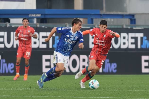 ComoÕs ComoÕs Nico Paz during the Serie A soccer match between Como and Cagliari at the Giuseppe Sinigaglia stadium in Como, north Italy - November 8, 2025 - Soccer.  Copyright: xAntonioxSaiai LaPressex