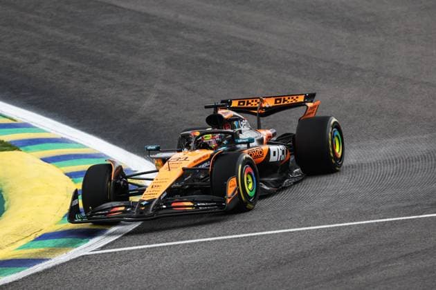 F1 - SAO PAULO GRAND PRIX 2025 81 PIASTRI Oscar (aus), McLaren F1 Team MCL39, action during the 2025 Formula 1 Grande Premio de Sao Paulo, 2025 Sao Paulo Grand Prix, 21th round of the 2025 FIA Formula One World Championship, WM, Weltmeisterschaft from November 7 to 9, 2025 on the Interlagos, in Sao Paulo, Brazil - Sao PauloBrazil  Copyright: xDPPIx