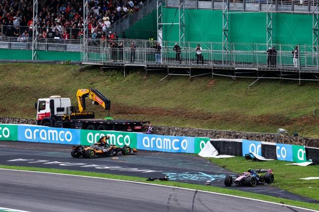 F1 - SAO PAULO GRAND PRIX 2025 81 PIASTRI Oscar (aus), McLaren F1 Team MCL39, action, 43 COLAPINTO Franco (arg), Alpine F1 Team A525, action during the 2025 Formula 1 Grande Premio de Sao Paulo, 2025 Sao Paulo Grand Prix, 21th round of the 2025 FIA Formula One World Championship, WM, Weltmeisterschaft from November 7 to 9, 2025 on the Interlagos, in Sao Paulo, Brazil - Sao PauloBrazil Copyright: xDPPIx