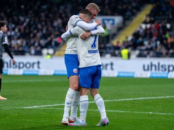 Emil Holten FC Hansa Rostock, 11 and 07hsansa cheer after the goal, GER, SSV Ulm 1846 vs FC Hansa Rostock, Football, 3 Liga, Season 2025 2026, 08 11 2025, DFB DFL regulations prohibit any use of photographs as image sequences and or quasi video GER, SSV Ulm 1846 vs FC Hansa Rostock, Football, 3 Liga, Season 2025 2026, 08 11 2025 Ulm Copyright: xMichaelxSchmidt Eibner-Pressefotx EP_MST